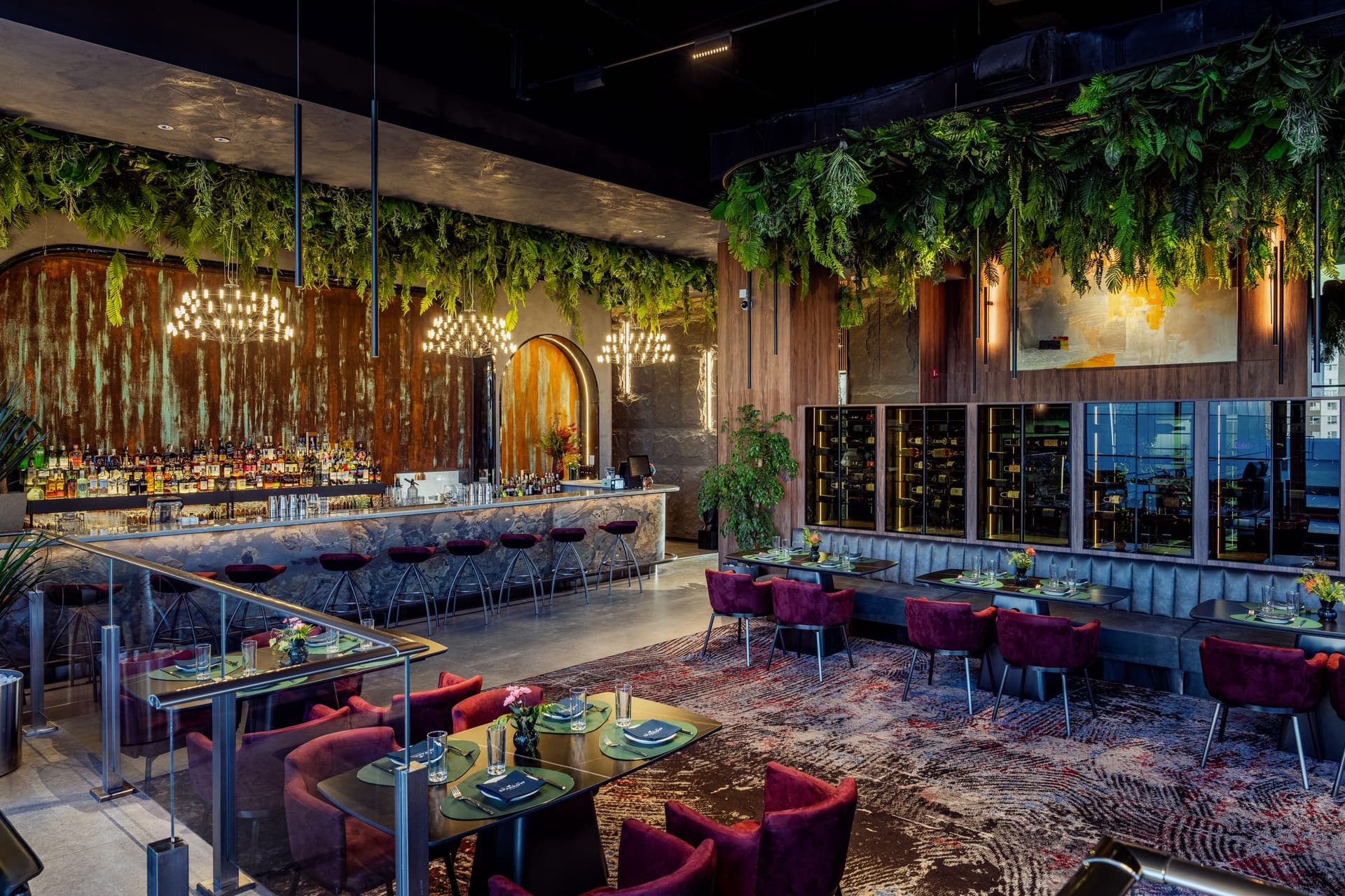 Restaurant & Bar